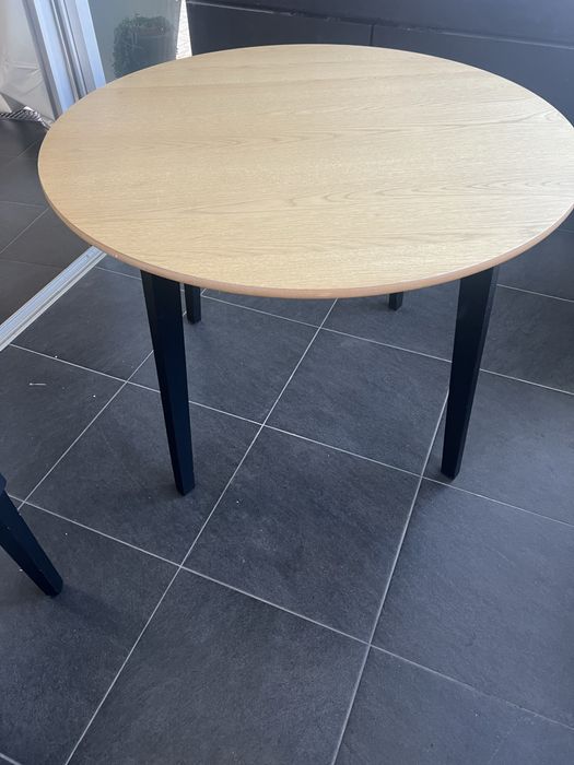 Mesa redonda como nova