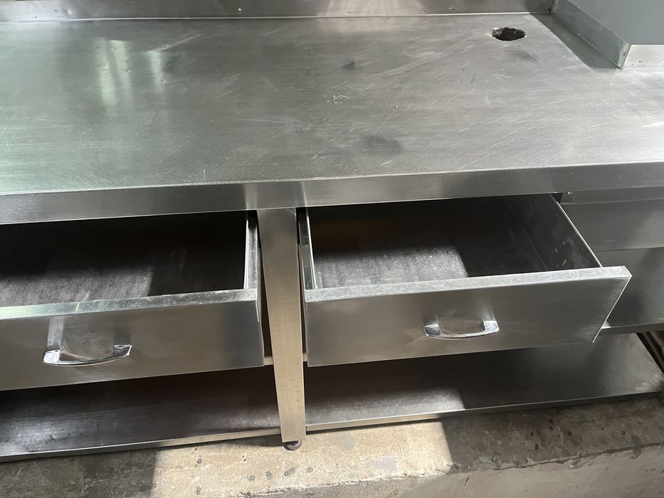 Escaparate em inox com 2 gavetas