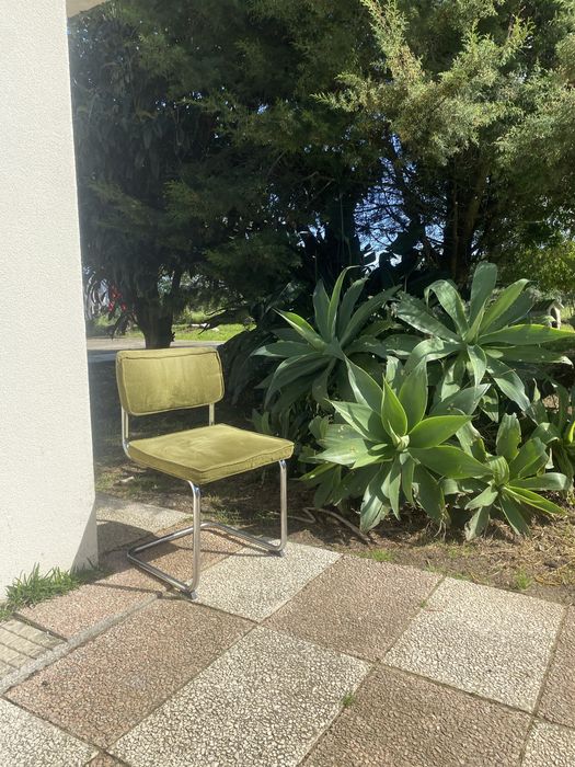 2 cadeiras cantilever