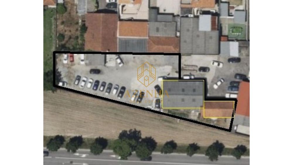 Armazém em Maia ideal para investimento