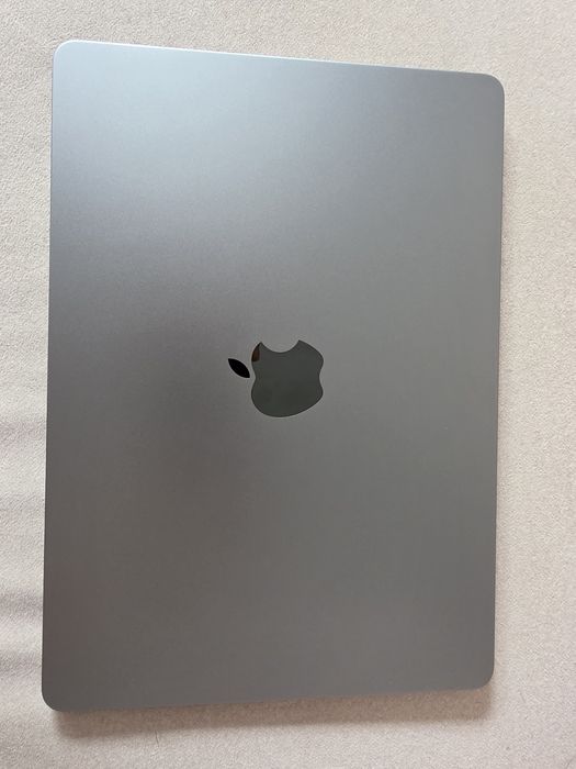 Apple Mabook air m2 8/256 2022