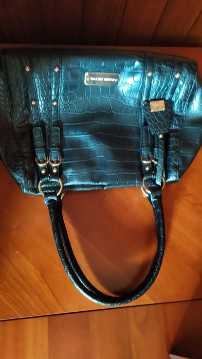 Mala senhora marca Paris Hilton preta