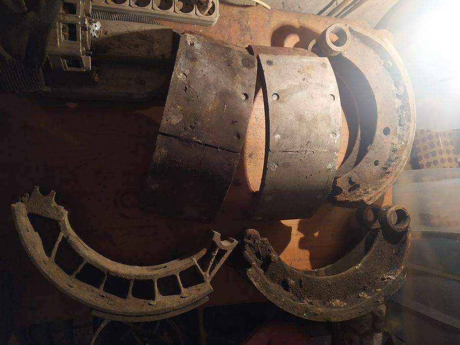Гальмівні колодки ЗИЛ-130