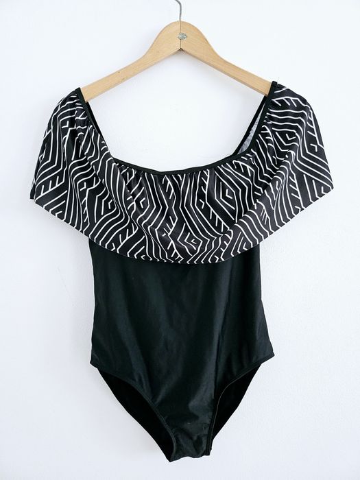 Kostium kąpielowy M/L jednoczęściowy hiszpanka odkryte ramiona