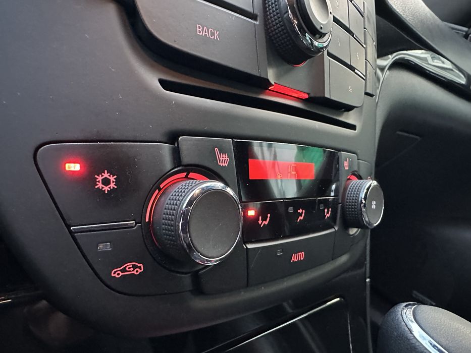 Продам автомобіль Opel Insignia