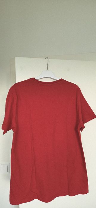 Primark, klasyczny czerwony t-shirt, z bawełny