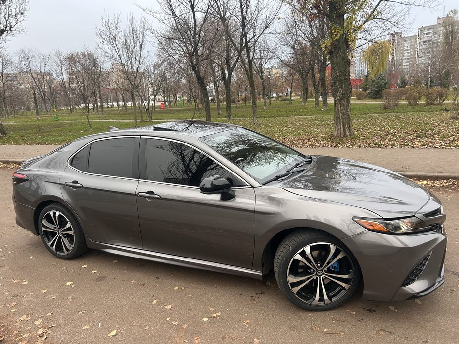 Toyota Camry 70 SE 2019