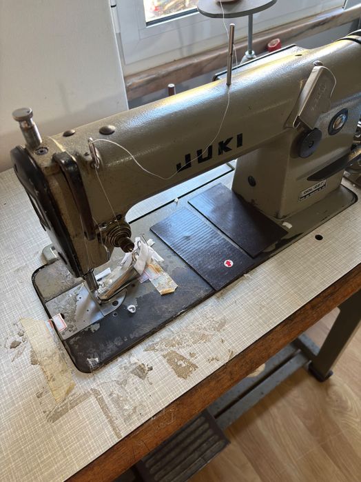 Máquina de Costura Industrial JUKI – Bom Estado