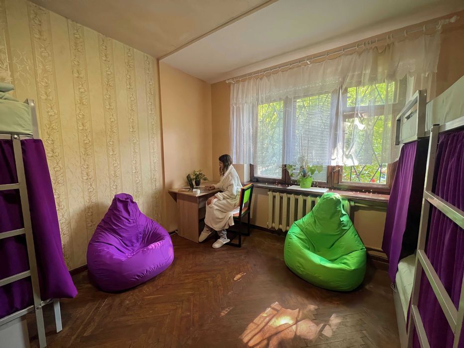 Хостел на первом этаже, метро Левобережная — койко-место 1500 грн/мес.