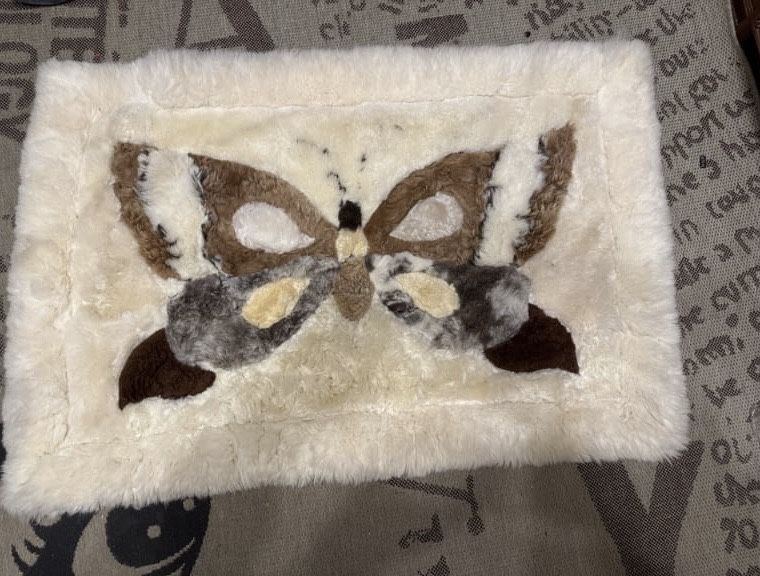 Коврик из овчины, Италия