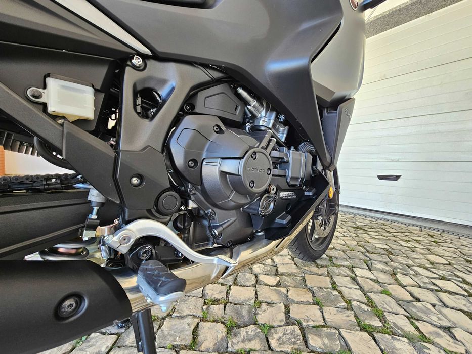 Honda NT 1100 DCT de 2024 com apenas 375 kms com garantia