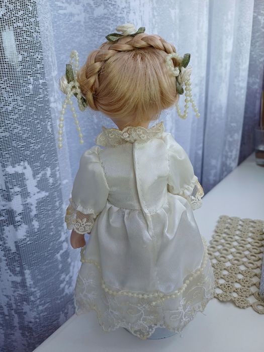 Фарфорова лялька