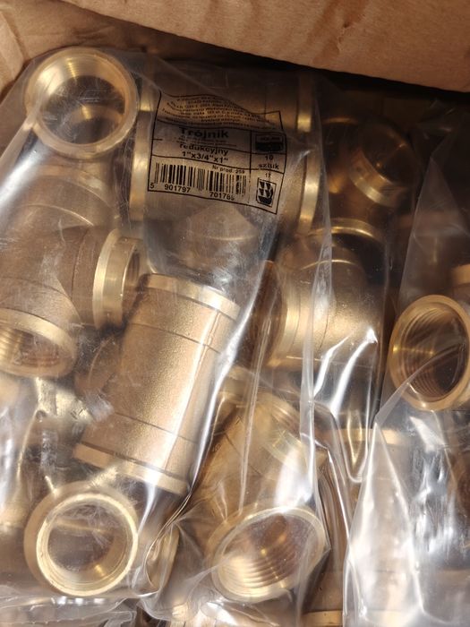 Trójnik redukcyjny 1 na 3/4 mosiężny mufowy - 60 szt