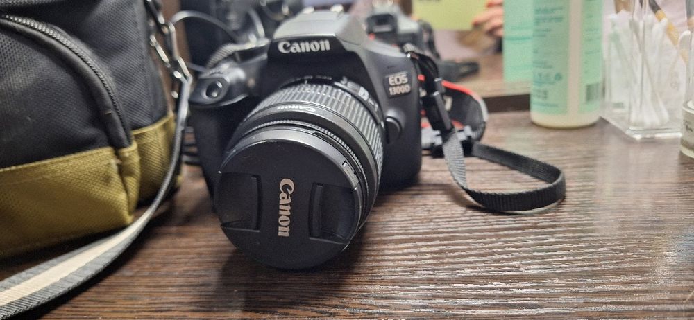 Продам фотоапарат Canon EOS 1300D