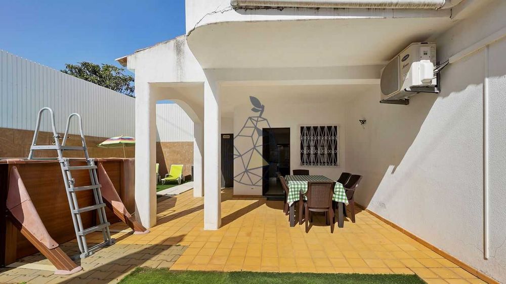 Moradia T3 + Anexo Independente T2, em Portimão próxima a Praia do Vau