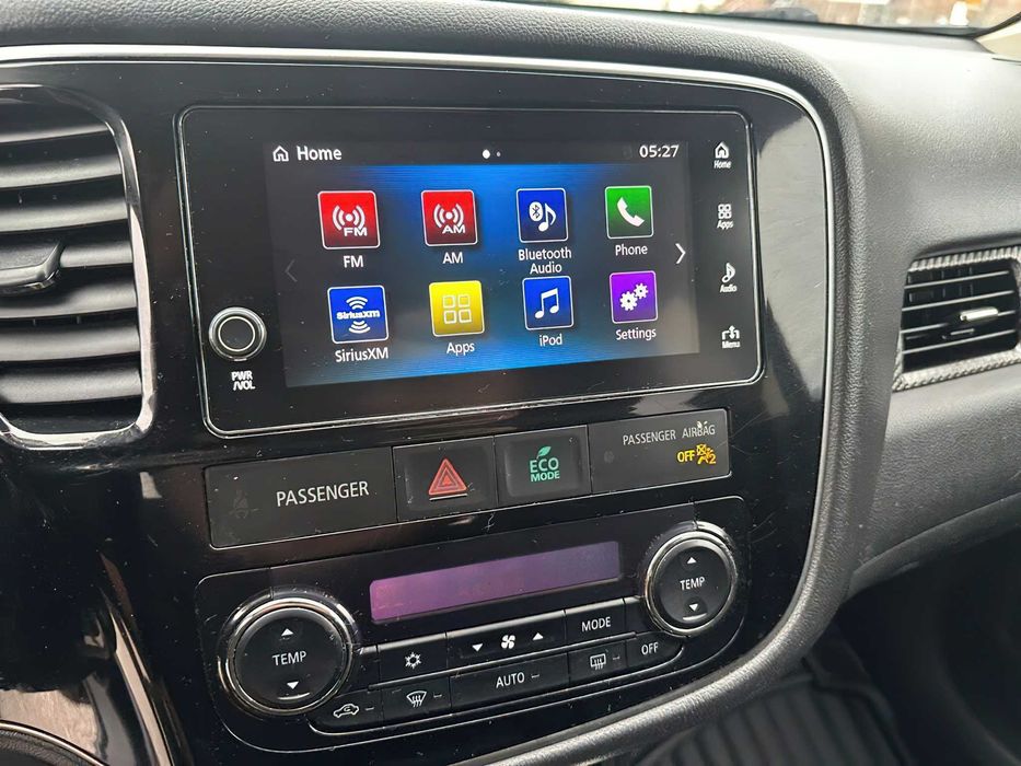 Mitsubishi Outlander SE      2018