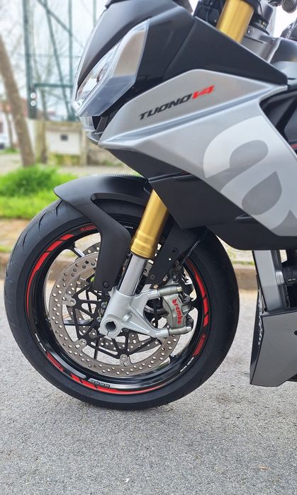 Aprilia Tuono V4