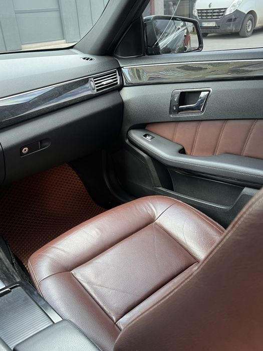 Mercedes-benz Е212    2.2 дизель  2011р