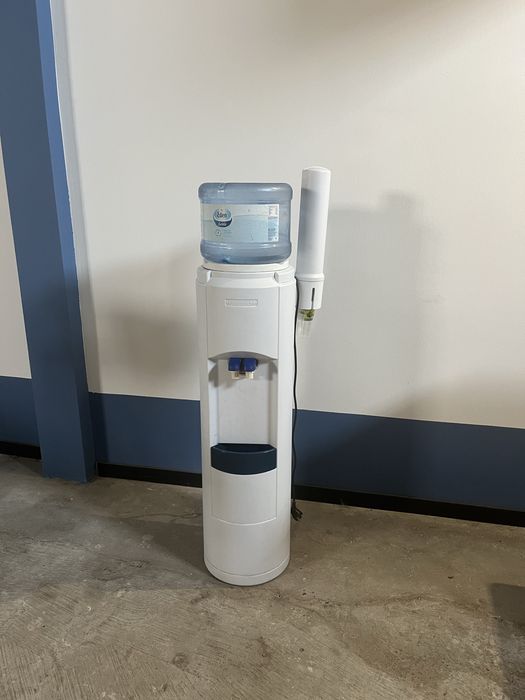 Dispensasor de agua quente e Fria