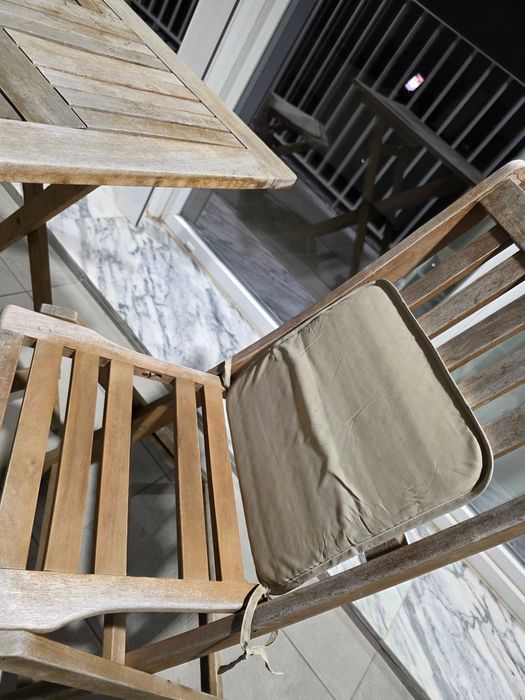 Mesa de exterior com duas cadeiras
