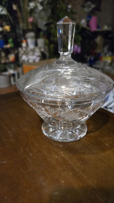 Cukiernica kryształowa.