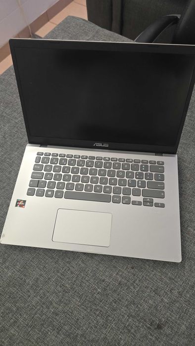 Portátil ASUS Ryzen 5 8GB RAM SSD 256GB Full HD
