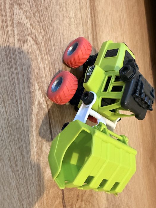 Traktor, autko, maszyny rolnicze