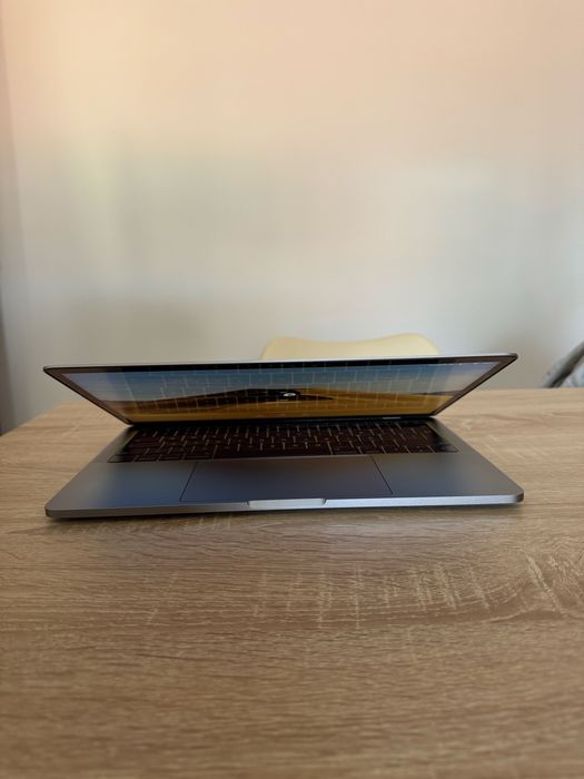Macbook pro 13 i5 2017497401938104832003