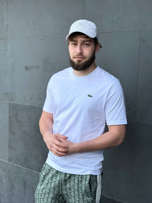 Белая футболка Lacoste