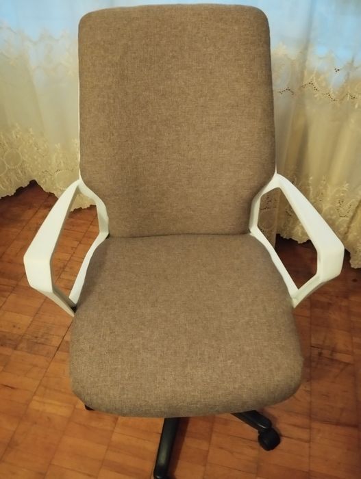 Офисный компьютерный стул кресло