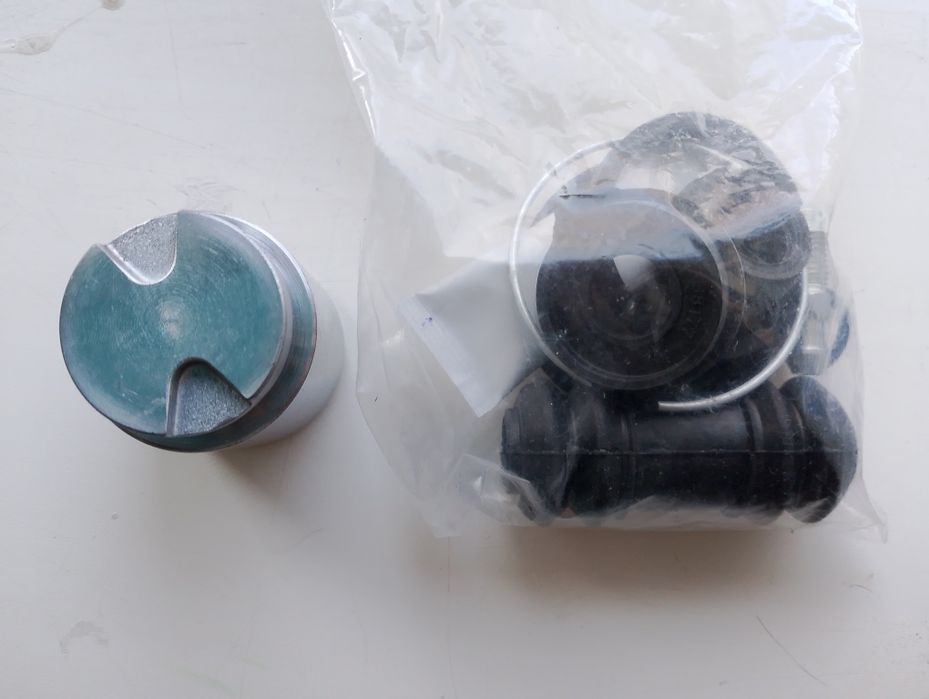 Mazda 626. . 1996-2002.років..Ремкомплект супорта тормозного.