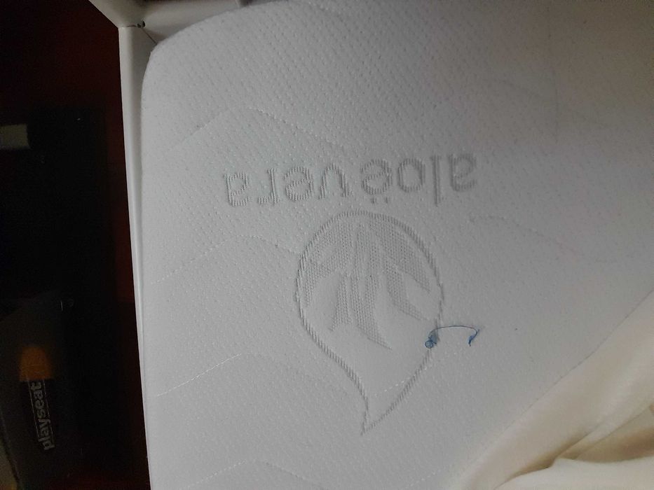 Cama casal ikea e colchao