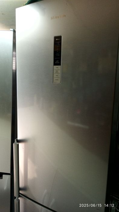 Холодильник Samsung