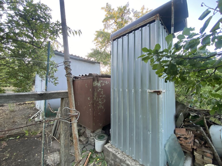 Дачний невеликий будинок