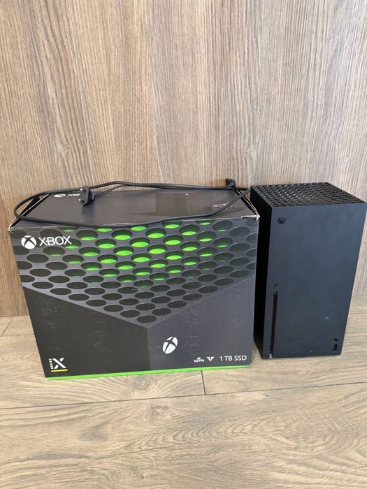 Xbox Series X 1TB + 2 геймпади + коробка