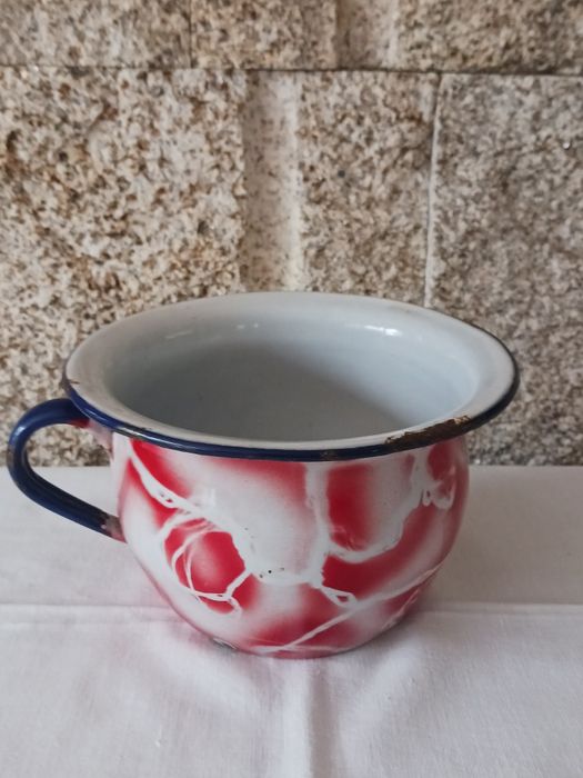 Penico/bacio em esmalte antigo