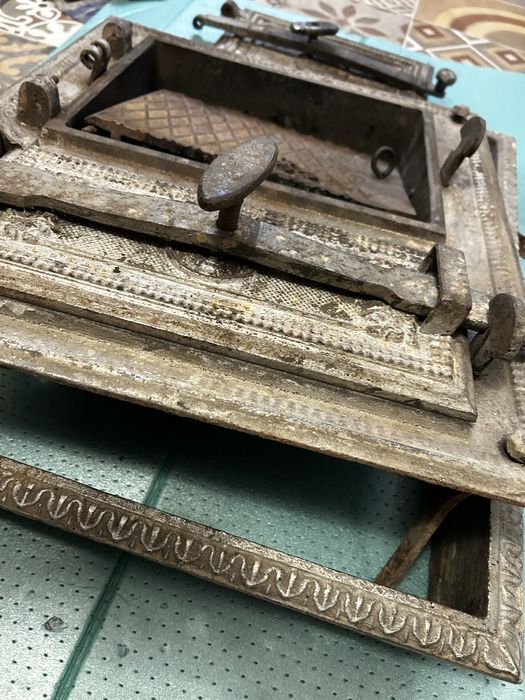 Oryginalne stare żeliwne drzwi drzwiczki do pieca kaflowego kaflowy