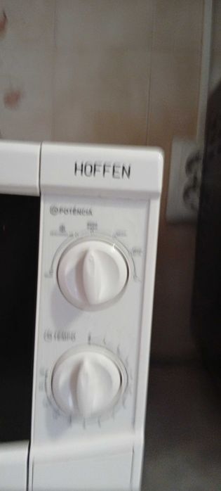 Máquina de lavar roupa e microondas