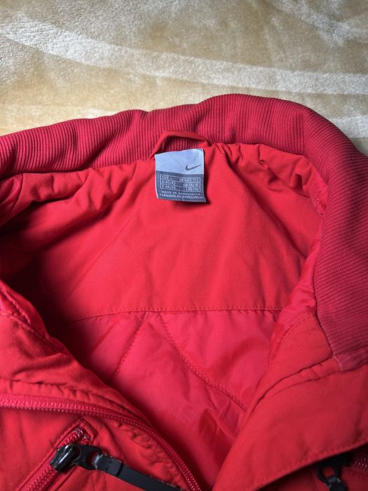 Куртка найк червона