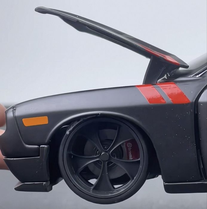 Dodge Challenger acende as luzes miniatura para coleccionadores