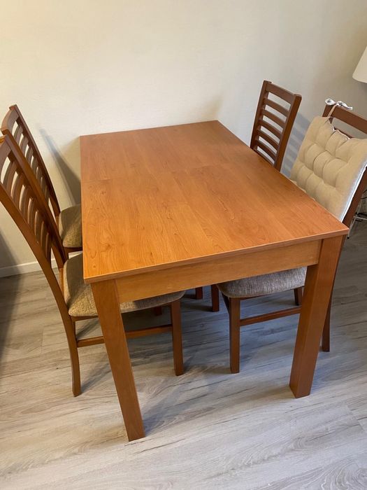 Krzesla i stol do salonu