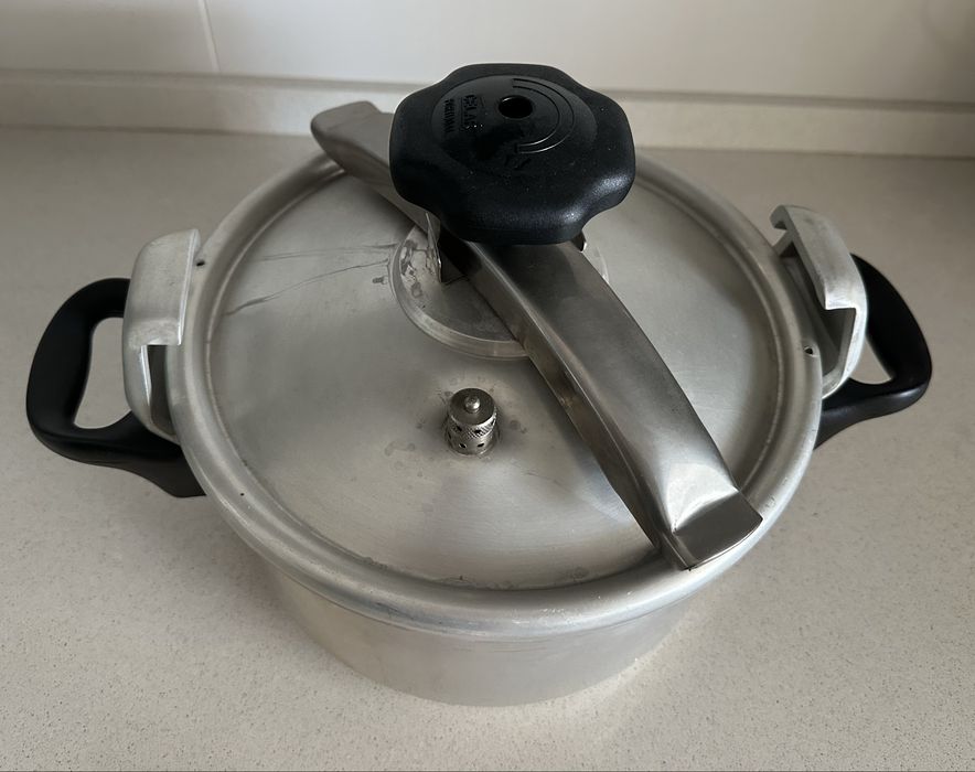 Panela de pressão com cesto 4,5 L CELAR com cesto