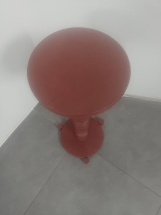 Sprzedam  drewniany  kwietnik ciemny brąz.