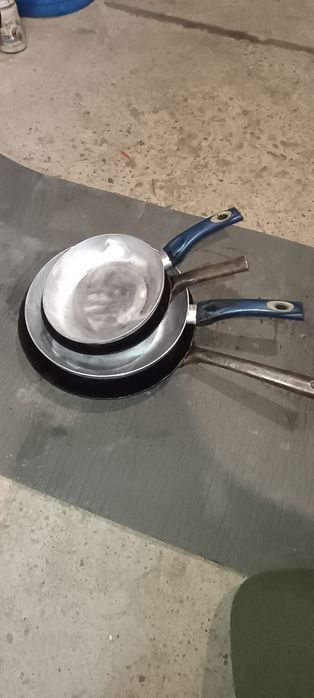 Сковорідки б/у великі та малі