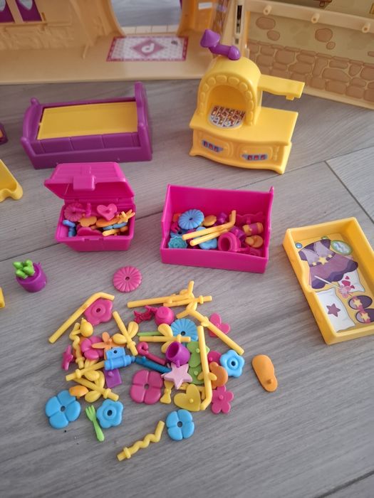 Mala/casinha Pinipon com conteúdos para brincar