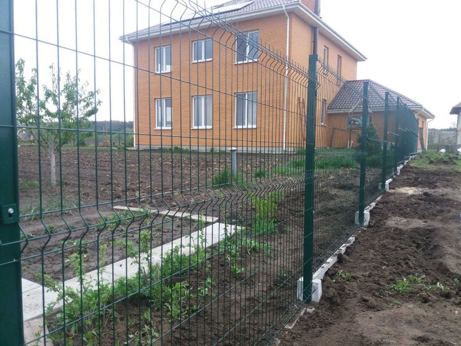 Секційний металевий паркан зі сварної сітки в полімері в Івано-франків