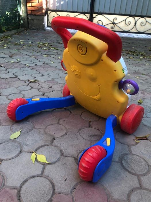 Дитячі ходунки-каталка Chicco «Перші кроки» (Ігровий центр)