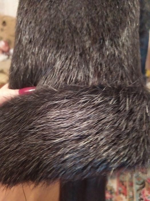 шуба з хутра нутрії,чорно-сірого кольору,розмір 46,довжина 105 см