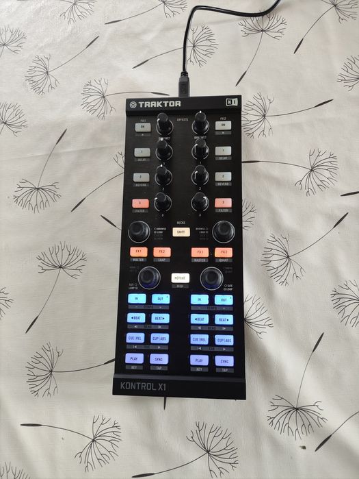 DJ-контролер Native Instruments Maschine MK1/Traktor Kontrol X1