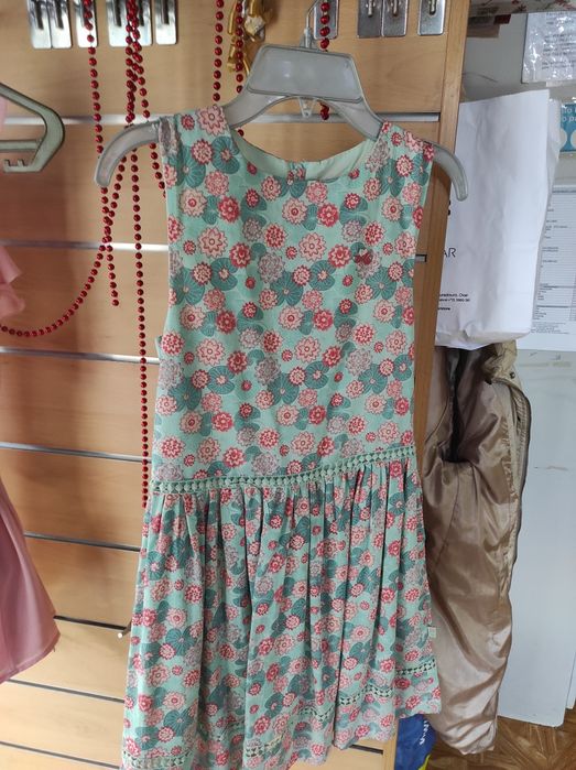 Vestidos de Criança – Usados Apenas Uma Vez